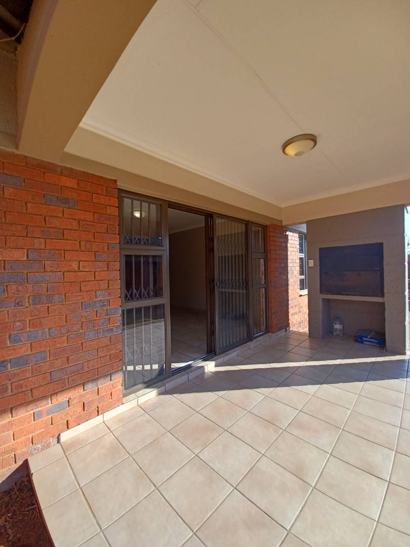 To Let 2 Bedroom Property for Rent in Langenhovenpark Free State